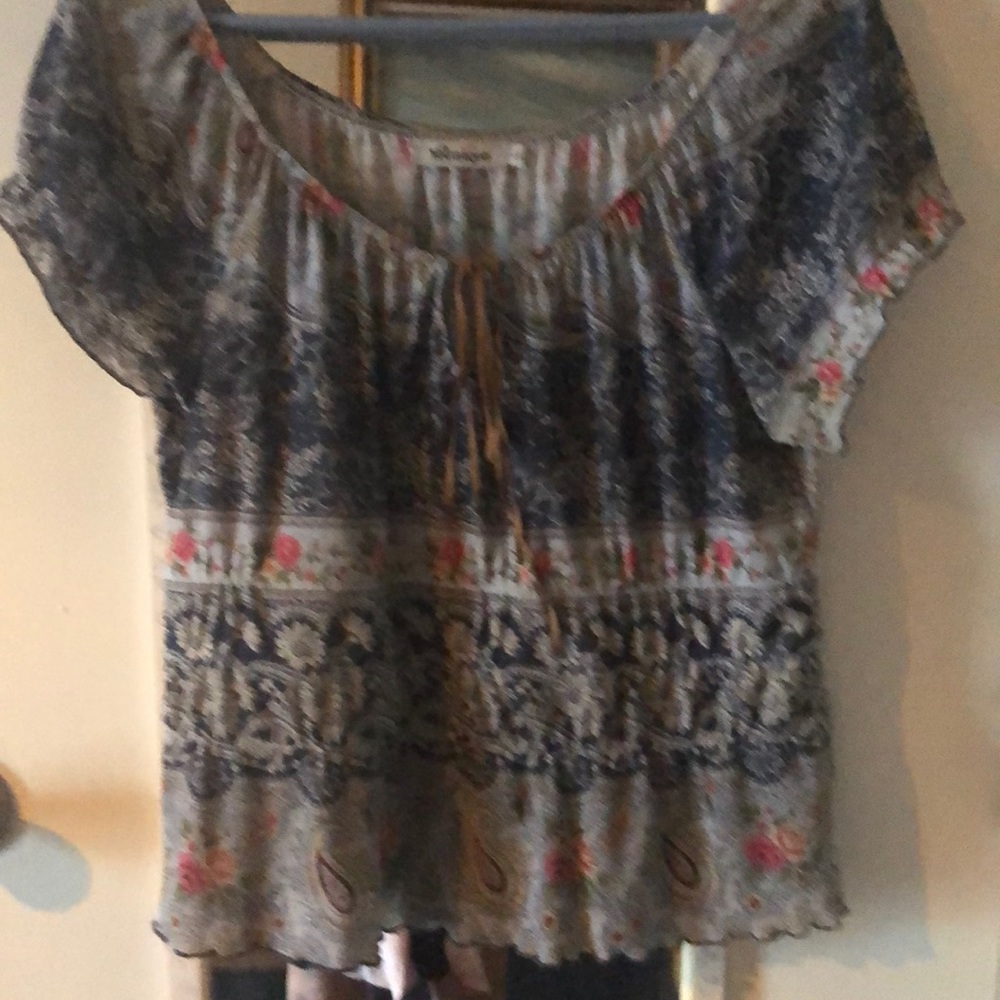 Women’s top Brand: Younique Size: Large Color: Blue floral